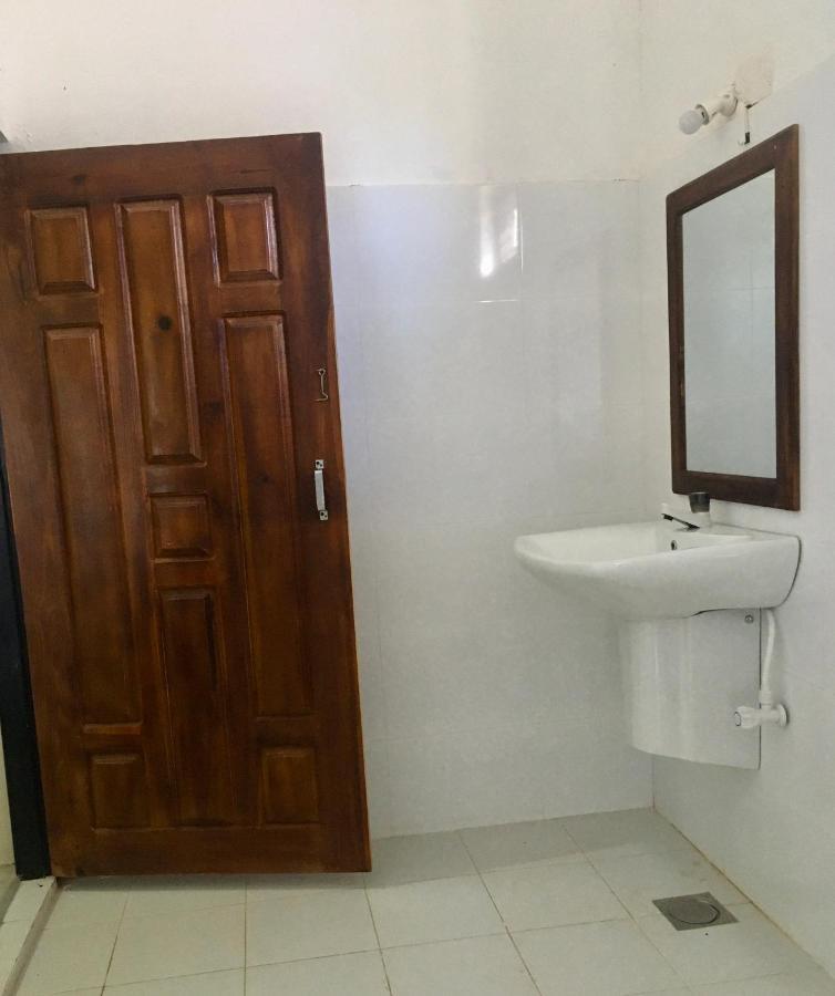 Little Lagoon Hostel Arugam Bay Bagian luar foto